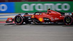 Carlos Sainz, con el Ferrari en el GP de Bahréin.