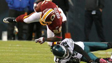 FILE PHOTO: Washington Redskins running back Clinton Portis is tackled by the Philadelphia Eagles Asante Samuel (22) during the third quarter of their NFL football game in Philadelphia, Pennsylvania, October 3, 2010. REUTERS/Tim Shaffer/File Photo