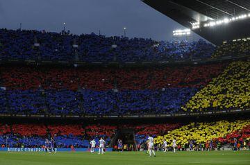 Barcelona and Real Madrid - a record crowd of 91,553 watched the match from the stands.