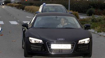 James driving his Audi A8, pursued by the Madrid traffic police.