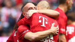 Soccer Football - Bundesliga - Bayern Munich v Eintracht Frankfurt - Allianz Arena, Munich, Germany - May 18, 2019  Bayern Munich&#039;s Arjen Robben and Franck Ribery embrace before the match   REUTERS/Michael Dalder  DFL regulations prohibit any use of photographs as image sequences and/or quasi-video