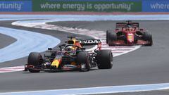 Verstappen seguido de Leclerc durante los Libres del GP de Francia.