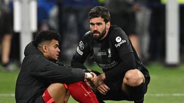 Soccer Football - Champions League Final - Liverpool v Real Madrid - Stade de France, Saint-Denis near Paris, France - May 28, 2022 Liverpool's Luis Diaz and Alisson look dejected after the match REUTERS/Dylan Martinez