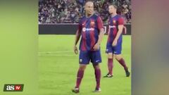 Frisky fan gets body feinted by Ronaldinho