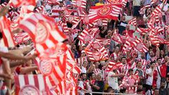 GRAF193. GIRONA, 11/06/2022.- Aficionados del Girona durante el partido de ida de la final de ascenso a LaLiga Santander entre el Girona y Tenerife, en el Estadio de Montilivi. EFE/David Borrat
