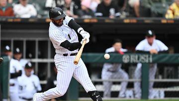 Elvis Andrus joins Miguel Cabrera, Joey Votto and Nelson Cruz as the only active MLB players with 2,000 career base hits as the White Sox beat the Giants.