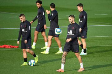 Marco Verratti (L) and Mauro Icardi (R) training with PSG.