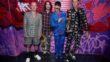 Red Hot Chilli Peppers en la alfombra roja de los MTV VMAs 2022.