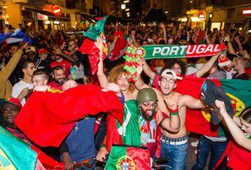 Portuguese fans clebrating their teams victory in Hamburg, Germany, 10 July 2016, during the public viewing of the UEFA EURO 2016 final match between Portugal and France.