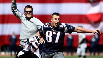 BOSTON, MA - APRIL 3: Rob Gronkowski of the New England Patriots steals Tom Brady&#039;s jersey before the opening day game between the Boston Red Sox and the Pittsburgh Pirates at Fenway Park on April 3, 2017 in Boston, Massachusetts.   Maddie Meyer/Getty Images/AFP == FOR NEWSPAPERS, INTERNET, TELCOS &amp; TELEVISION USE ONLY ==