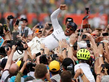 F1 - Formula One - British Grand Prix 2017 - Silverstone, Britain - July 16, 2017   Mercedes&#039; Lewis Hamilton celebrates his win with fans after the race    REUTERS/Andrew Boyers