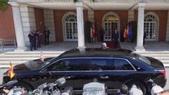 El presidente de los Estados Unidos, Joe Biden, llega en su vehículo 'La Bestia' al Palacio de La Moncloa para mantener una reunión con el presidente del Gobierno, Pedro Sánchez. 