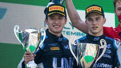 Guanyu Zhou y Oscar Piastri en el podio de Monza 2021 en la Fórmula 2