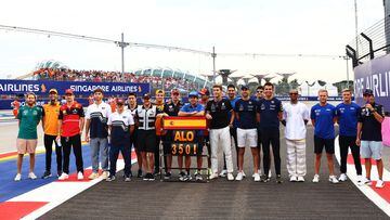 Los pilotos de la parrilla acompañan a Fernando Alonso en su 350 Gran Premio en la Fórmula 1. 


 