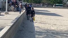 Niño sin una pierna se ha viral por ser abanderado en el futbol