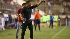 Un entrenador chileno queda libre en el extranjero