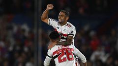 Sao Paulo's forward Erison celebrates after scoring against Tigre during the Copa Sudamericana group stage first leg football match between Tigre and Sao Paulo at the Jose Dellagiovanna stadium in Buenos Aires on April 6, 2023. (Photo by Luis ROBAYO / AFP)