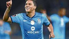 El colombiano, inicialmente, ten&iacute;a contrato con Porto hasta 2017.