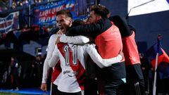 BUENOS AIRES, ARGENTINA - AUGUST 27: Pablo Solari of River Plate celebrates with teammates after scoring the first goal of his team during a Liga Profesional 2022 match between Tigre and River Plate at Jose Dellagiovanna on August 27, 2022 in Buenos Aires, Argentina. (Photo by Daniel Jayo/Getty Images)