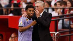 Ancelotti speaks with Rodrygo after replacing the Brazilian in the Sevilla-Real Madrid match played on Saturday at Pizjuán.