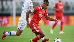 LODZ, POLAND - AUGUST 17: David Neres of SL Benfica fights for the ball during Dynamo Kyiv v SL Benfica - UEFA Champions League Play-Off First Leg at LKS Stadium on August 17, 2022 in Lodz. (Photo by Adam Nurkiewicz/Getty Images)