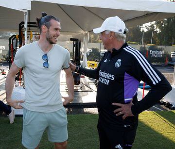 Bale charla con Ancelotti. 