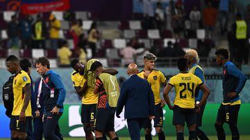 Ecuador's players react after Senegal won the Qatar 2022 World Cup Group A football match between Ecuador and Senegal at the Khalifa International Stadium in Doha on November 29, 2022. (Photo by OZAN KOSE / AFP)