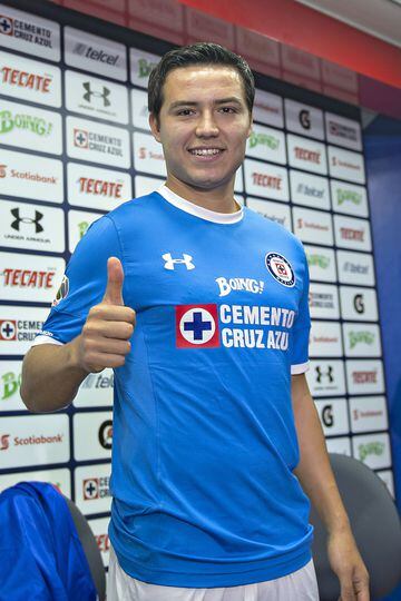 El Cubo solo estuvo tres partidos de Liga y uno de Copa con Cruz Azul, pues al ser contratado a principios de septiembre del 2016, para diciembre de ese año ya no estaba en la plantilla de La Máquina