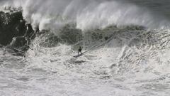 Parte este año del circuito de clasificación de olas gigantes de la WSL, la caprichosa ola de Punta Galea en la localidad vizcaína de Getxo solo se da en condiciones muy concretas. Es por esta razón que el periodo de espera para la disputa de la competici
