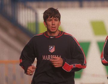 
El centrocampista jugó la temporada 1998-99 en Segunda División con el Atlético B. Al año siguiente repitió, aunque ascendió al primer equipo. Pero sólo jugó dos encuentros, en competición europea. Luego fue un trotamundos y jugó en muchos equipos: Milán