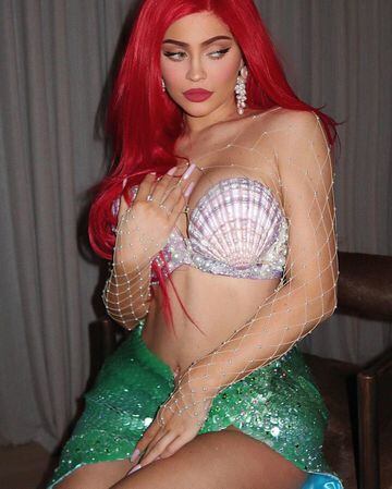 Una de las celebridades que acaparó todas las miradas fue Kylie Jenner, adoptando su propio disfraz de Ariel en 'La Sirenita'. 