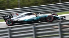 Lewis Hamilton con el Mercedes en Malasia.