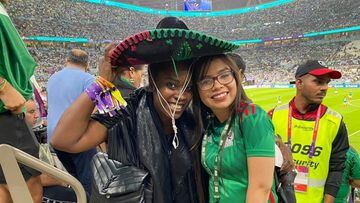 Aficionada mexicana fue invitada por una mujer de Cabo Verde a ver el partido frente a Argentina de la Copa del Mundo de Qatar 2022 en la cancha del Estadio Lusail, de Doha.