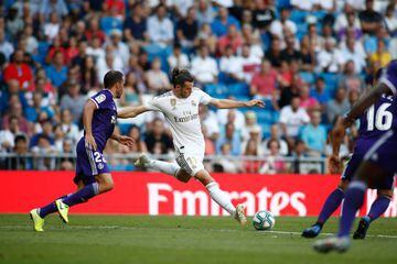 Gareth Bale has a pop against Valladolid