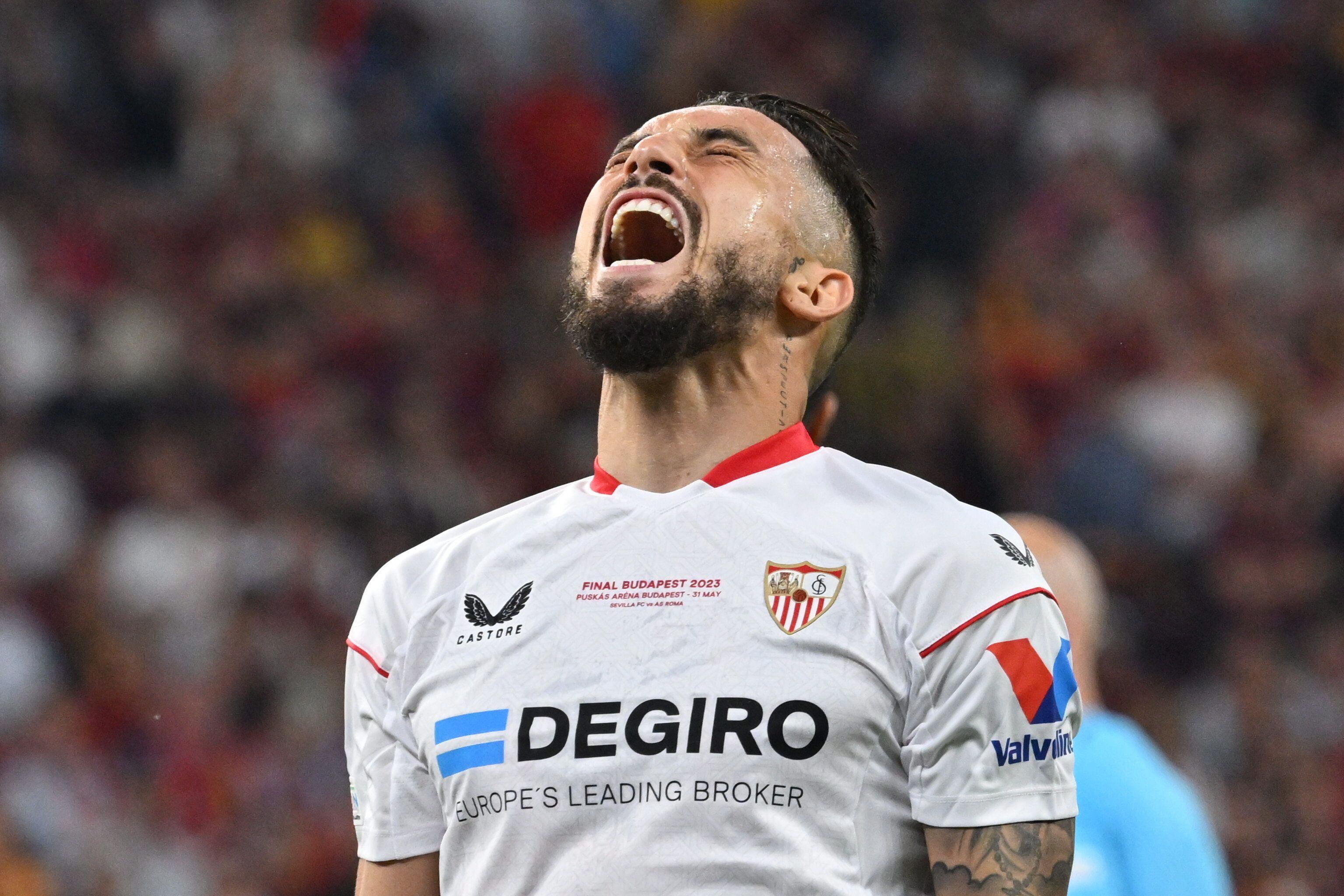 Budapest (Hungary), 31/05/2023.- Alex Telles of Sevilla reacts during the UEFA Europa League final between Seviila FC and AS Roma, in Budapest, Hungary, 31 May 2023. (Hungría) EFE/EPA/Tibor Illyes HUNGARY OUT
