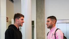 José Fontán y Hugo Mallo conversan en las instalaciones de la ciudad deportiva Afouteza.
