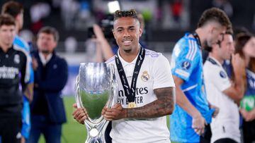 Mariano poses with the European Super Cup trophy.