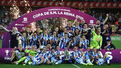 La Real Sociedad celebra su t&iacute;tulo de campeona de la Copa de la Reina en el estadio de Los C&aacute;rmenes en Granada. 