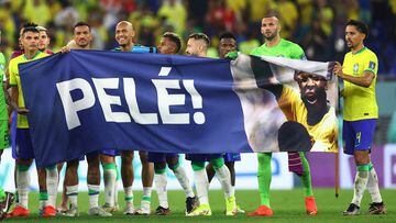 FILE PHOTO: Soccer Football - FIFA World Cup Qatar 2022 - Round of 16 - Brazil v South Korea - Stadium 974, Doha, Qatar - December 5, 2022 Brazil players hold up a banner of former player Pele after the match as Brazil progress to the quarter finals REUTERS/Carl Recine/File Photo