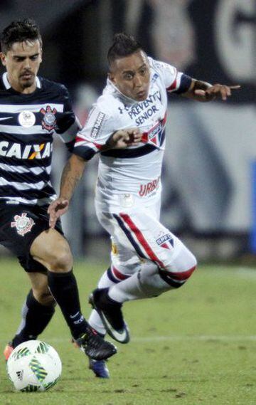 El jugador peruano de São Paulo atraviesa uno de los mejores momentos de su carrera. Desequilibrante y escurridizo en la mediapunta del Tricolor, también es fundamental para Gareca en la selección. Por fin ha destapado todo su talento.