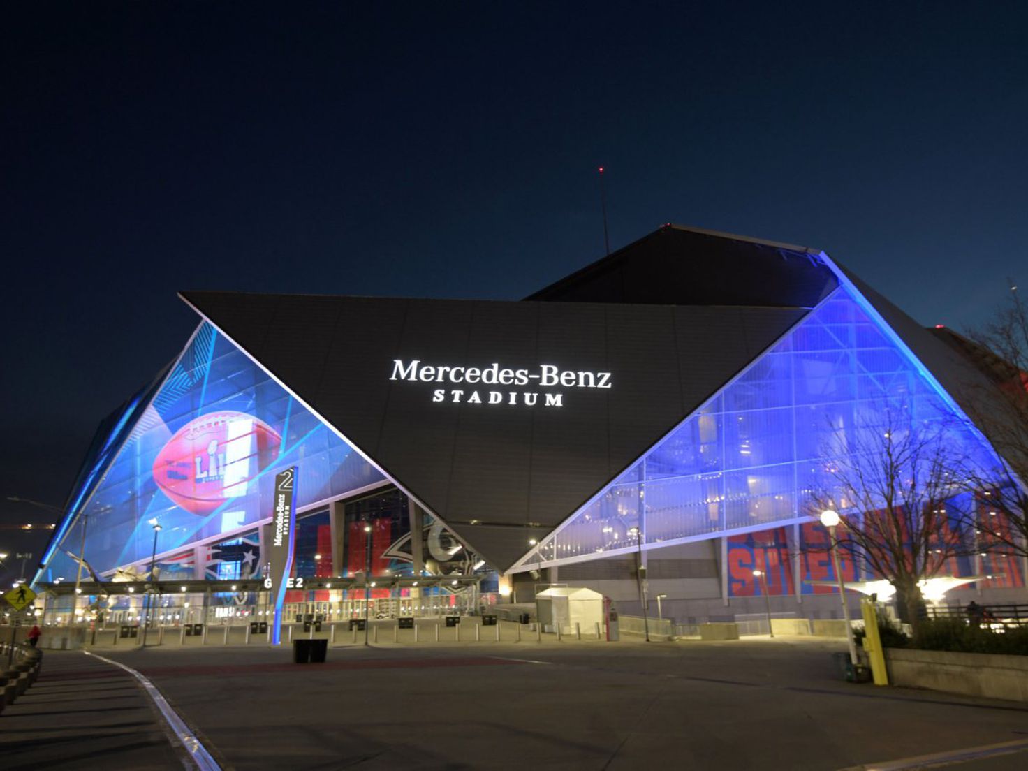 Does Charlotte need a new football stadium like Atlanta's Merdedes Benz  Stadium to be a winning city?