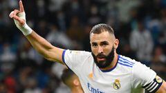 Real Madrid&#039;s French forward Karim Benzema celebrates scoring his team&#039;s fifth goal during the Spanish League footbal match between Real Madrid CF and Real Mallorca at the Santiago Bernabeu stadium in Madrid on September 22, 2021. (Photo by GABR