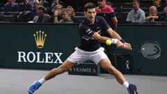 31 October 2019, France, Paris: Serbian tennis player Novak Djokovic in action against Britain&#039;s Kyle Edmund during their men&#039;s singles round of 16 match of the Paris Masters tennis tournament Photo: Pierre Stevenin/ZUMA Wire/dpa   31/10/2019 ONLY FOR USE IN SPAIN
