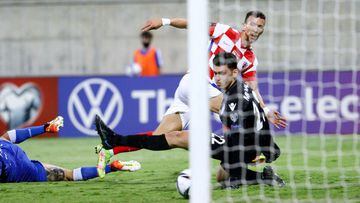 Ivan Perisic de Croacia marca en el partido que les ha enfrentado a Chipre para la clasificacion del Mundial de Qatar 2022.