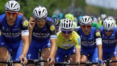 Tom Boonen, junto a Julian Alaphilippe y sus compa&ntilde;eros del equipo Etixx Quick-Step durante el pasado Tour de California.