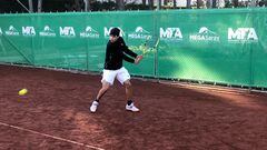 El tenista español Carlos Alcaraz compite durante un torneo en Alanya a principios de 2020.