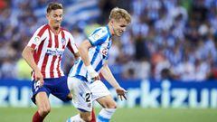 SAN SEBASTIAN, SPAIN - SEPTEMBER 14: Marcos Llorente of Atletico de Madrid (L) competes for the ball with Martin Odegaard of Real Sociedad (R)  during the Liga match between Real Sociedad and Club Atletico de Madrid at Estadio Reale Arena on September 14,