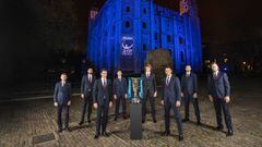 LONDON, ENGLAND - NOVEMBER 09:  The World&Otilde;s top eight players attend the 2017 Nitto ATP Finals Official Launch, presented by Moet &amp; Chandon, at the Tower of London. (L-R) David Goffin of Belgium, Marin Cilic of Croatia, Roger Federer of Switzerland, Dominic Thiem of Austria, Alexander Zverev of Germany, Rafael Nadal of Spain, Grigor Dimitrov of Bulgaria and Jack Sock of USA pose for a group photo during the The Official Launch ATP Finals at Tower of London on November 9, 2017 in London, England.  (Photo by Julian Finney/Getty Images)