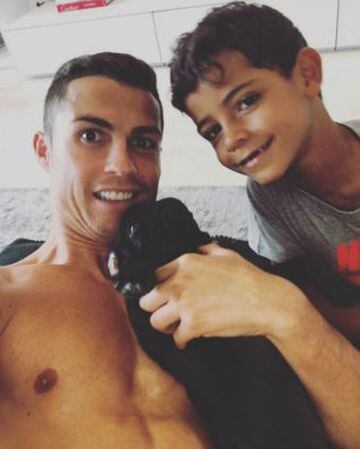 Cristiano Ronaldo ha presentado recientemente en Instagram a este perrito como el nuevo miembro de su familia.