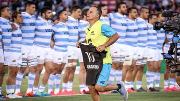 An official from the Argentina team carries an All Blackx92s jersey with the name Maradona and the number ten printed on it, as a tribute to the late Argentinian footballer, before the start of the 2020 Tri-Nations rugby match between New Zealand and Argentina at the McDonald Jones Stadium in Newcastle on November 28, 2020. (Photo by DAVID GRAY / AFP) / -- IMAGE RESTRICTED TO EDITORIAL USE - STRICTLY NO COMMERCIAL USE --